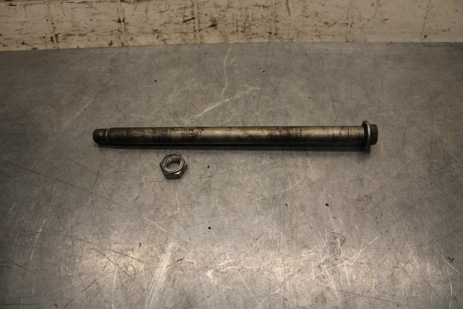 2006 Honda CBR600F4i REAR AXLE BACK WHEEL RIM PIVOT BOLT AXEL BB567