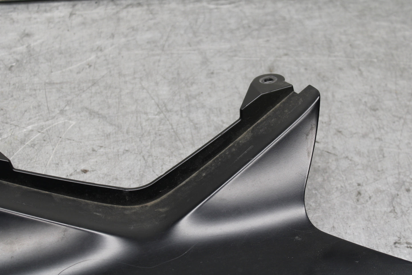 13-18 KAWASAKI NINJA ZX6R CENTER REAR BACK TAIL FAIRING COWL  BB682