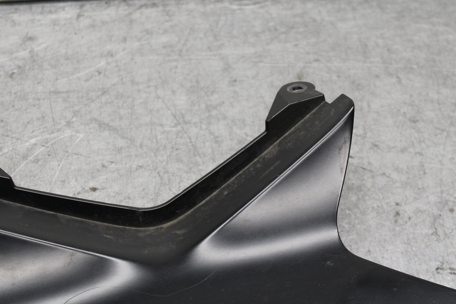 13-18 KAWASAKI NINJA ZX6R CENTER REAR BACK TAIL FAIRING COWL  BB682