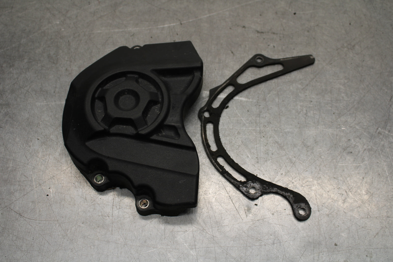 16 KAWASAKI NINJA ZX10R ENGINE SPROCKET COVER BB650