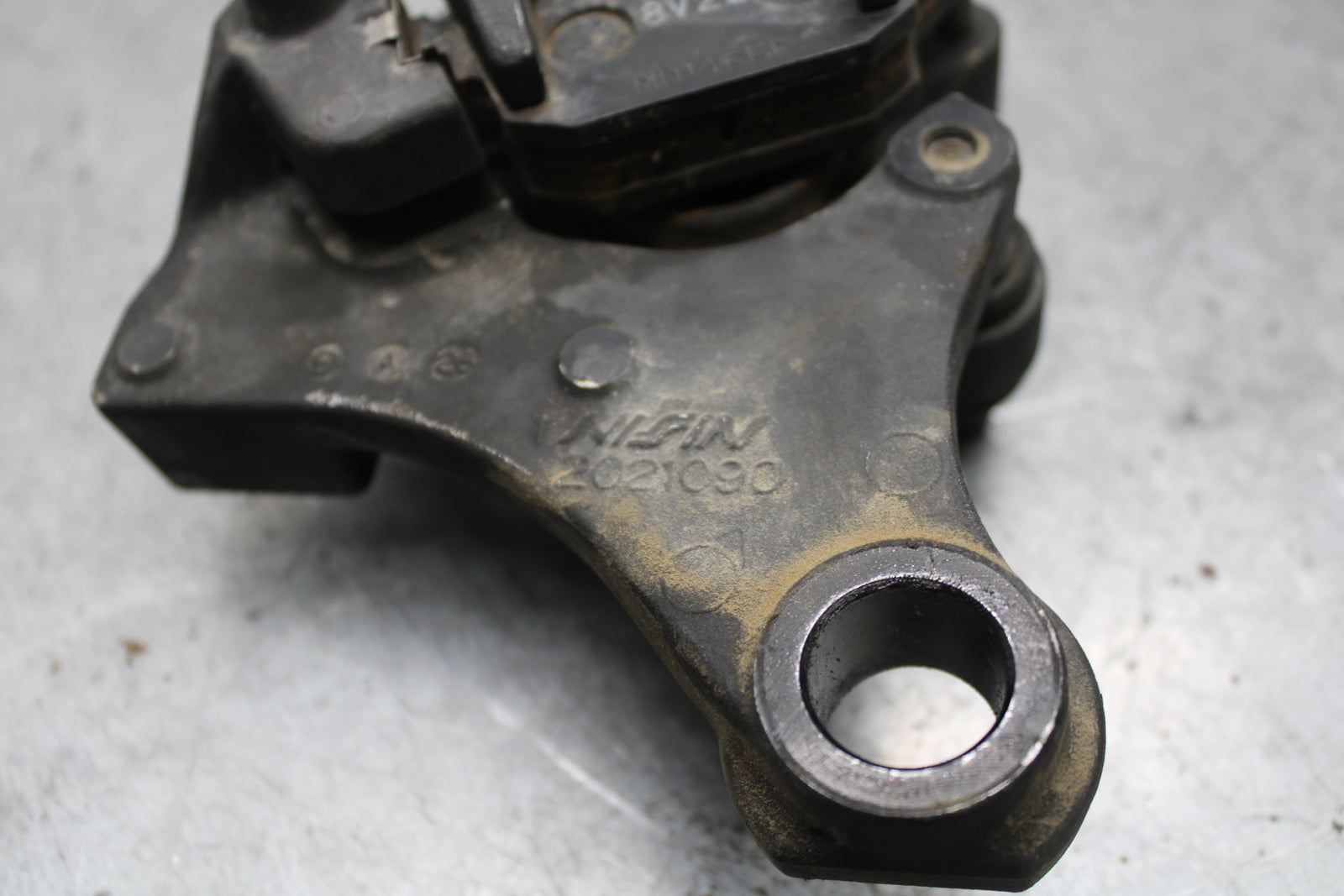 09-11 TRIUMPH DAYTONA 675 REAR BACK BRAKE CALIPER W MOUNT BRACKET BB652