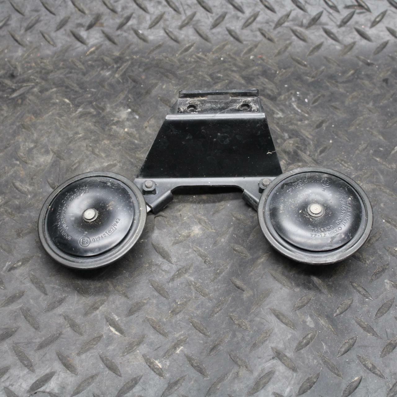 05-06 KAWASAKI VULCAN 1500 VN1500 CLASSIC HORN SIGNAL BRACKET BB220