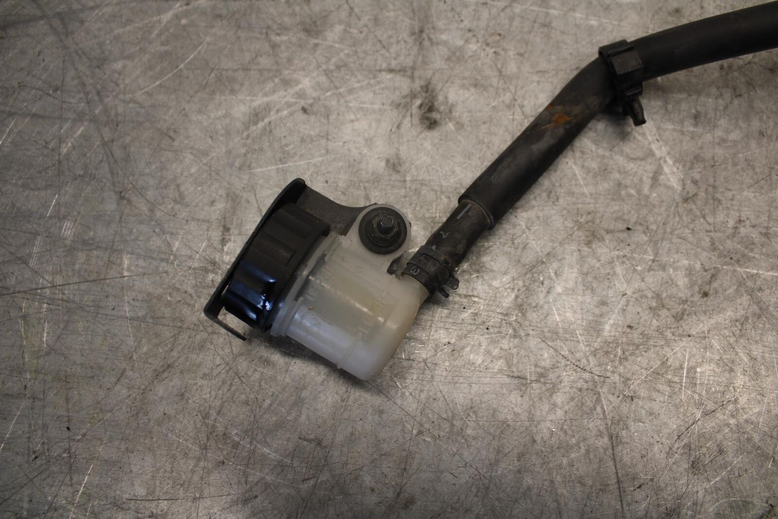2015 Yamaha FZ09 REAR  MASTER FLUID RESERVOIR TANK BOTTLE 14B-25894-00-00  BB535