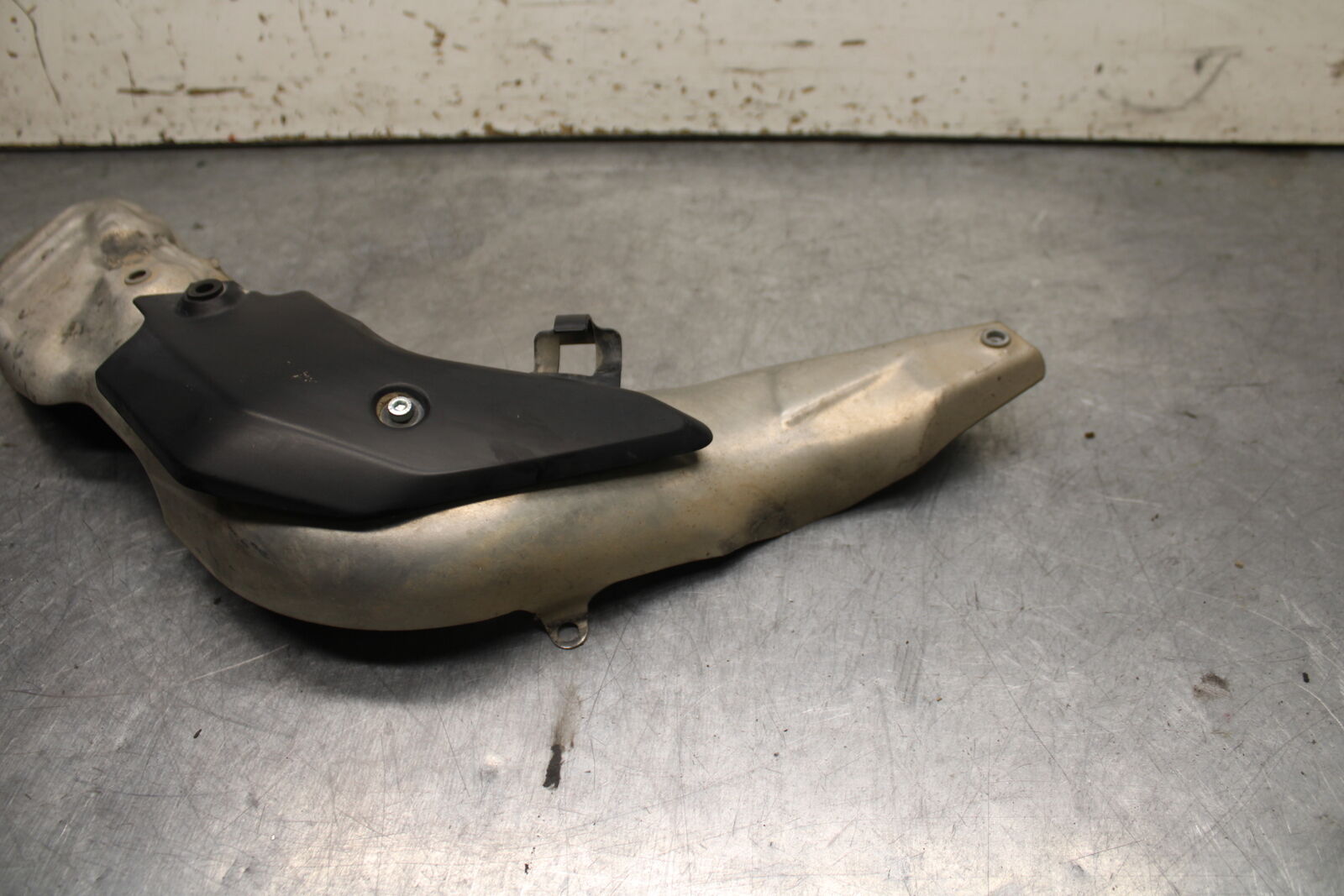 05-06 HONDA CBR600RR REAR BACK MUFFLER EXHAUST PIPE COVER HEAT SHIELD  BB739