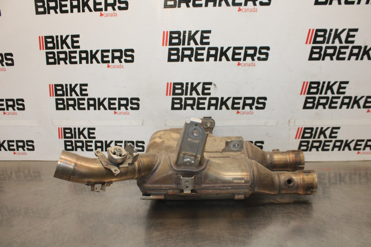 17 YAMAHA FZ10 EXHAUST MIDPIPE MID MIDDLE PIPE BB00