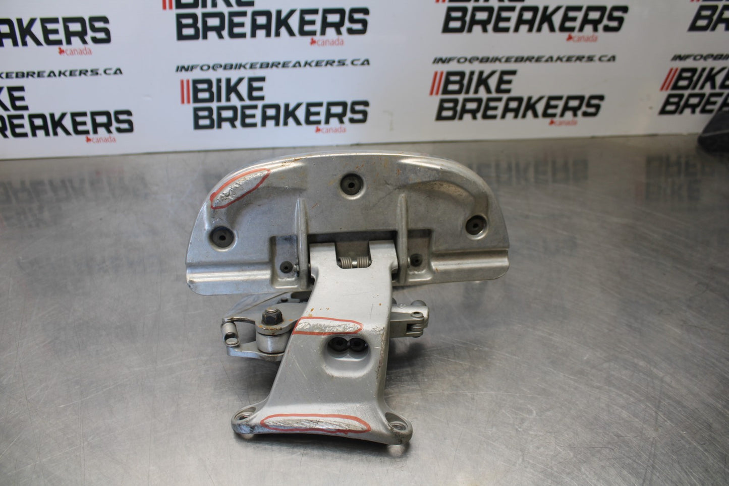 05-06 VICTORY KINGPIN DELUXE RIGHT FRONT FOOT REST PEG STEP BB195