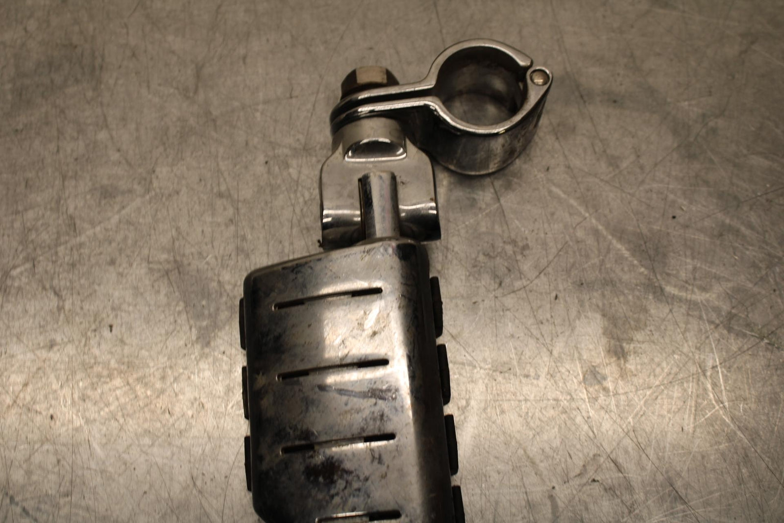 2005 Kawasaki Vulcan 1600 VN1600A Classic FRONT FOOT RESTS PEGS SET PAIR BB574