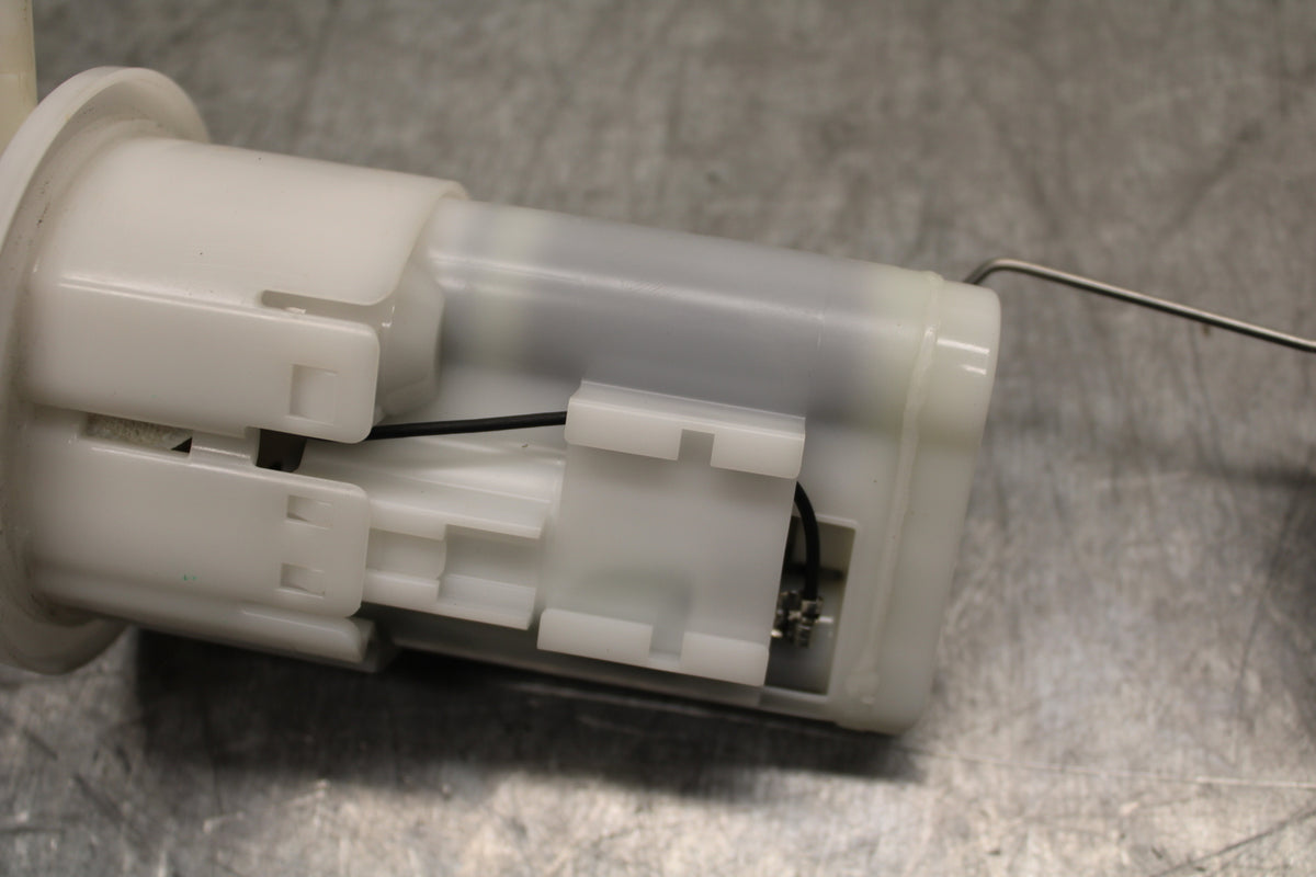 22-24 YAMAHA XSR900 FUEL PUMP GAS PETROL SENDER UNIT BB710