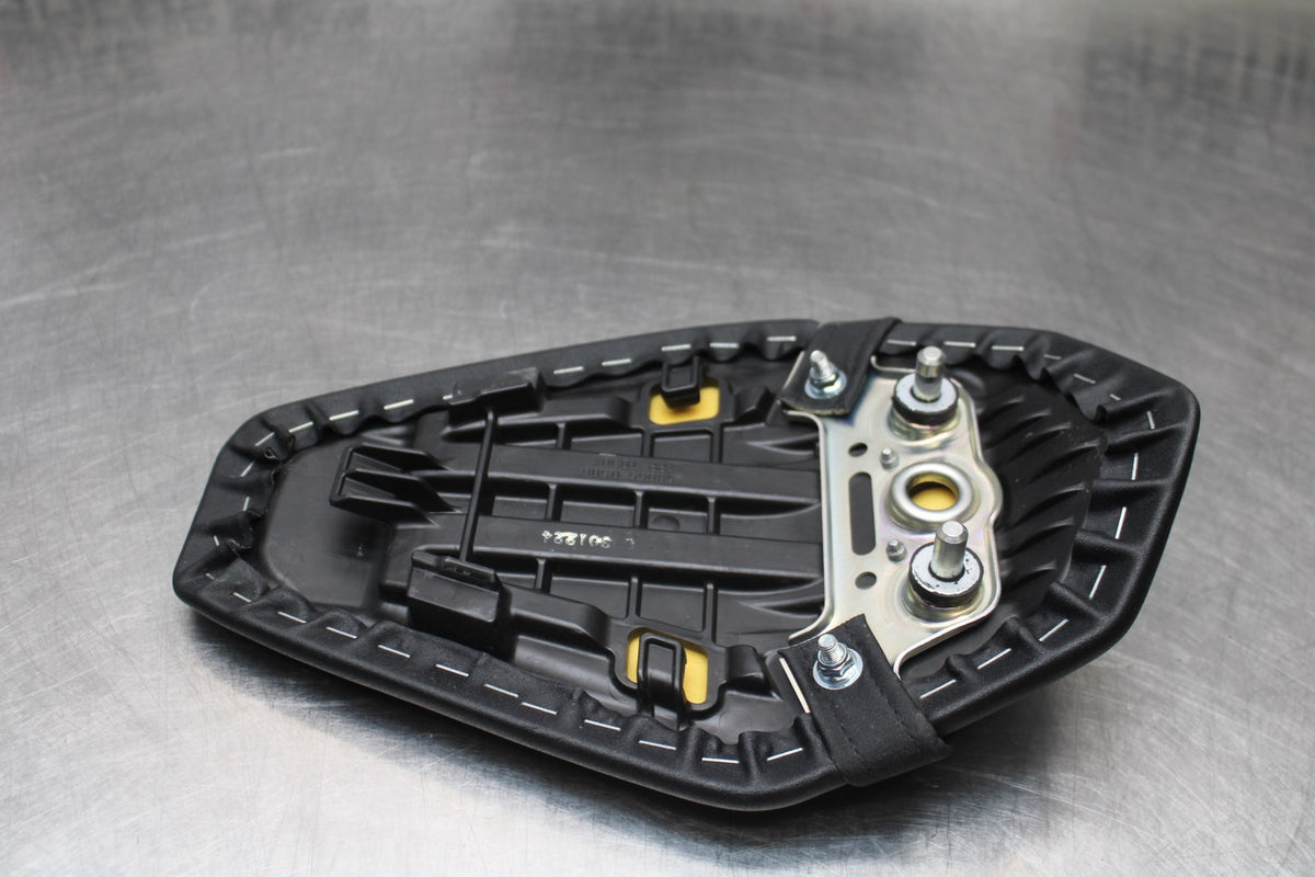 21-22 KAWASAKI NINJA ZX10R REAR BACK PASSENGER TANDEM SEAT SADDLE PILLION BB840