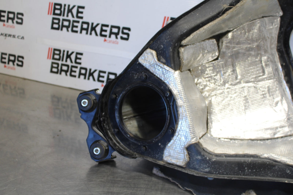 19 BMW F750GS GAS TANK FUEL CELL PETROL RESERVOIR BB938