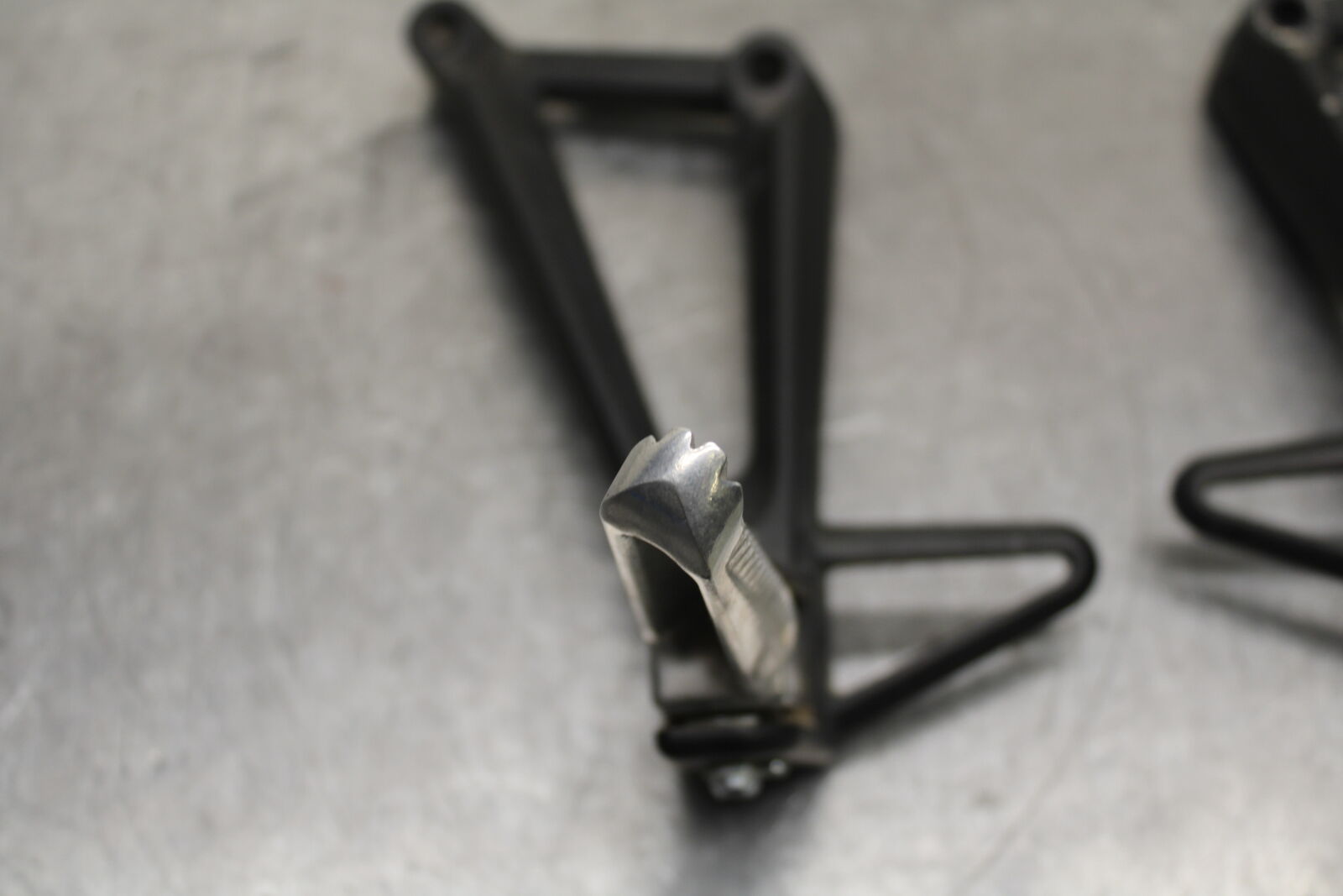 19-24 YAMAHA R3 REAR BACK PASSENGER PEG SET PAIR BB736