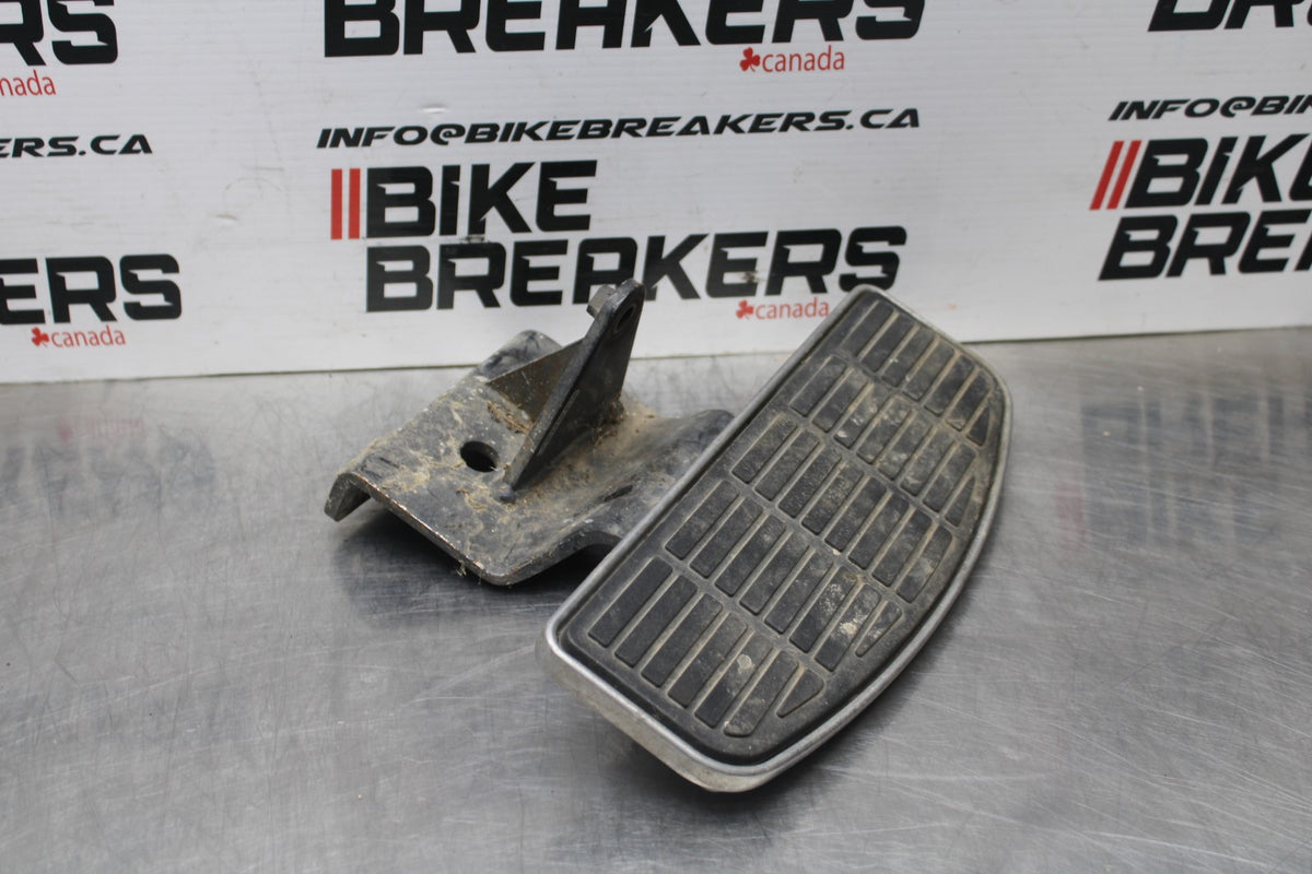 05-09 SUZUKI BOULEVARD C90 LEFT FRONT FOOT REST PEG STEP BB791