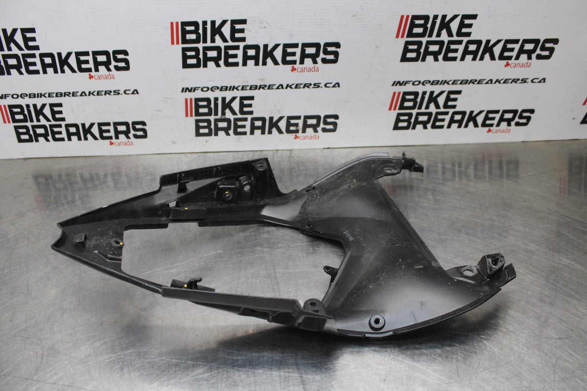24 KAWASAKI NINJA 500 ABS CENTER REAR BACK TAIL FAIRING COWL BB818