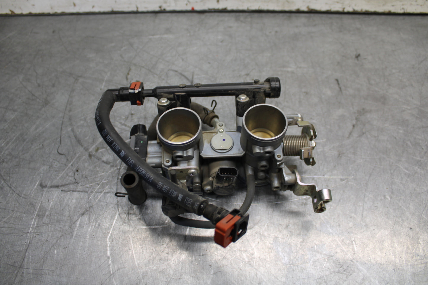 19-22 KAWASAKI Z400 MAIN FUEL INJECTORS / THROTTLE BODIES BB708