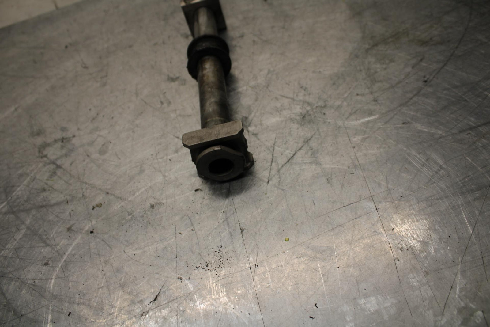 05-06 HONDA CBR600RR REAR AXLE BACK WHEEL RIM PIVOT BOLT AXEL BB444