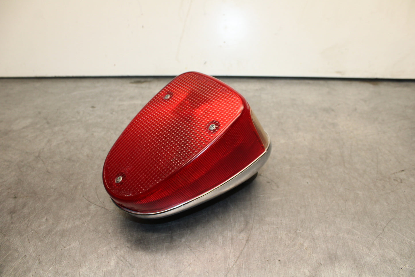 06-07 YAMAHA V STAR 1100 TAILLIGHT REAR TAIL BRAKE LIGHT BB124
