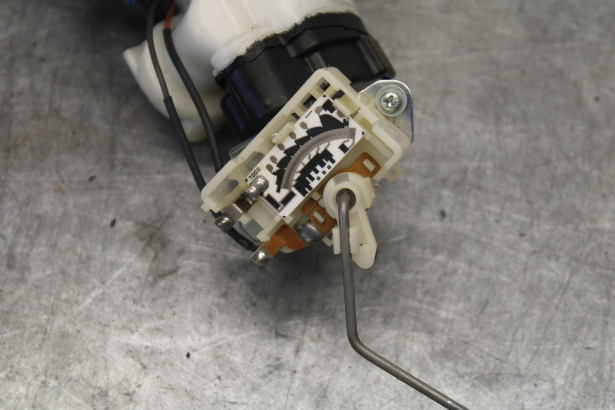 06-07 SUZUKI GSXR 600 FUEL PUMP GAS PETROL SENDER UNIT BB694