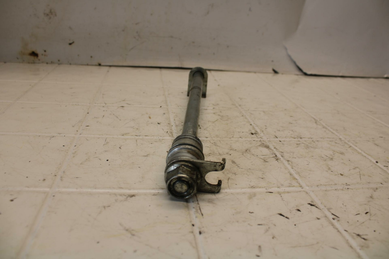 11-13 HONDA CBR250R REAR AXLE BACK WHEEL RIM PIVOT BOLT AXEL BB13