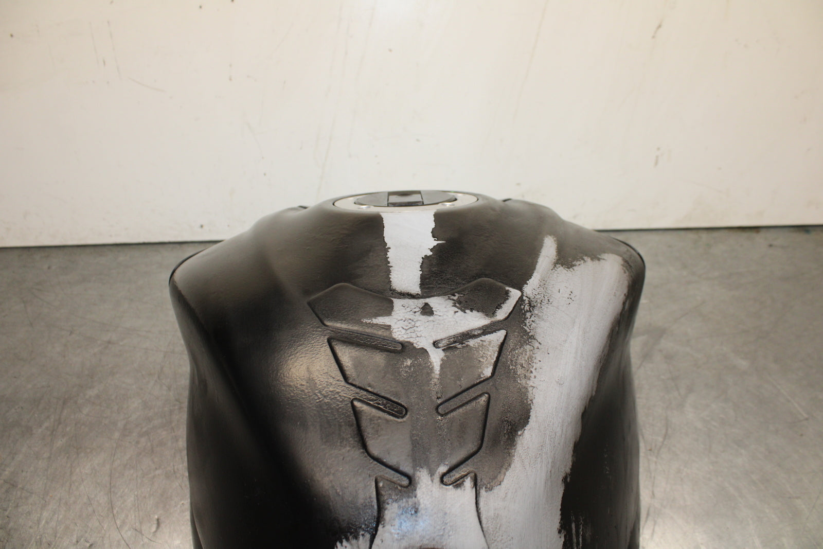 08-10 SUZUKI GSXR 600 GAS TANK FUEL CELL PETROL RESERVOIR BB753