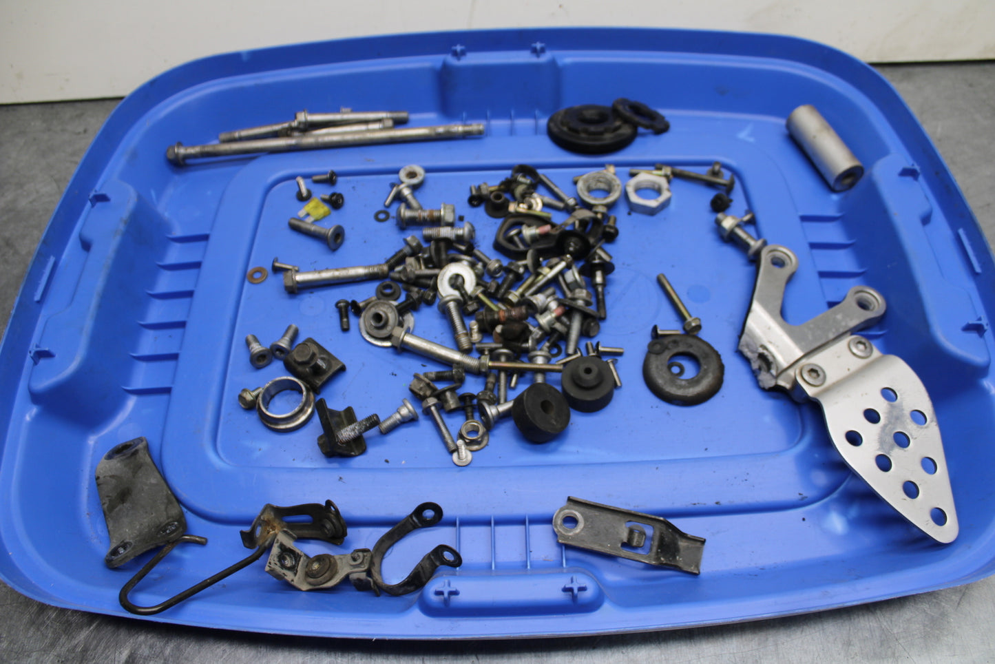 00-02 KAWASAKI NINJA ZX6R MOUNTING BOLTS HARDWARE MOTOR SCREWS BB750