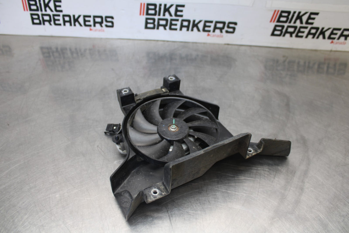 24-25 KAWASAKI NINJA 500 ABS ENGINE RADIATOR COOLING FAN BB899