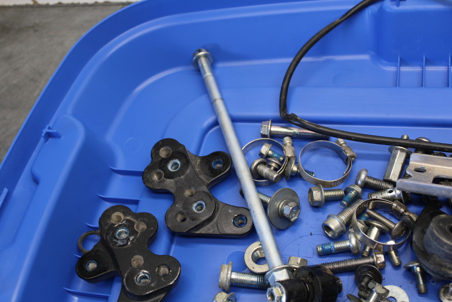 11-24 SUZUKI GSXR750 MOUNTING BOLTS HARDWARE MOTOR SCREWS  BB687