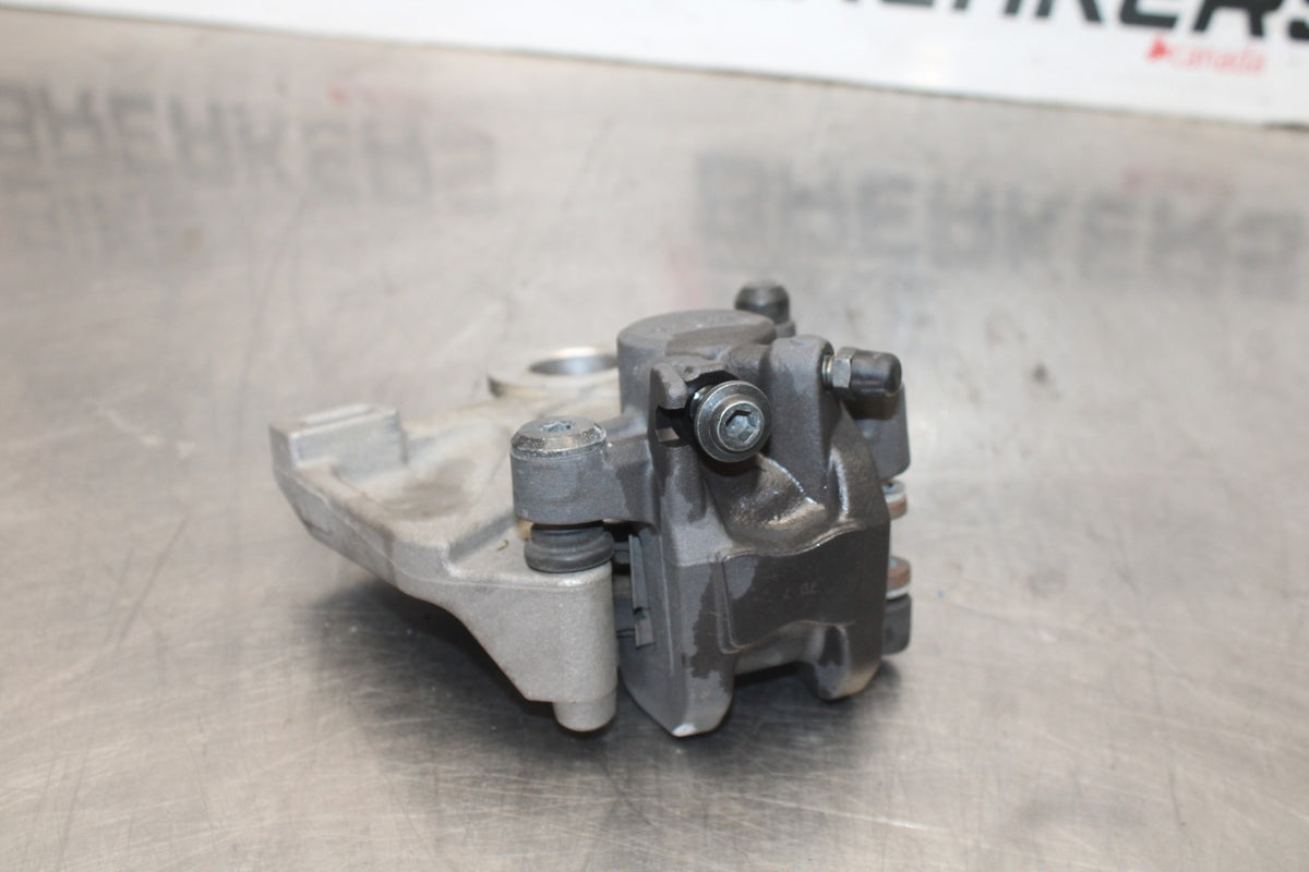 17 YAMAHA YZF R6 REAR BACK BRAKE CALIPER W MOUNT BRACKET BB922