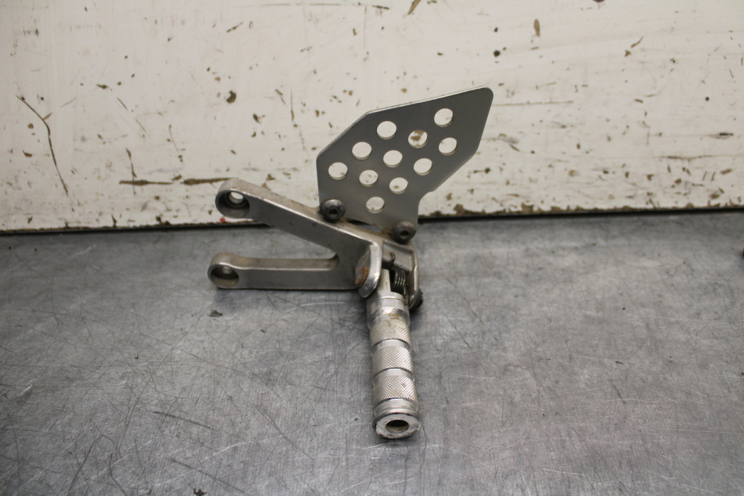 05-06 HONDA CBR600RR LEFT REARSET REAR SET DRIVER FOOT PEG REST STOP BB739
