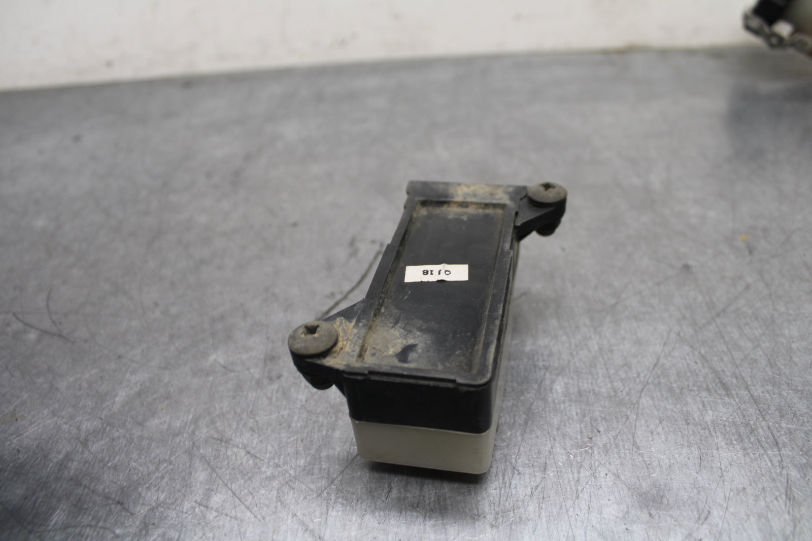 91-92 SUZUKI GSXR750 M  RELAY ASSEMBLY FUSE BOX BB125