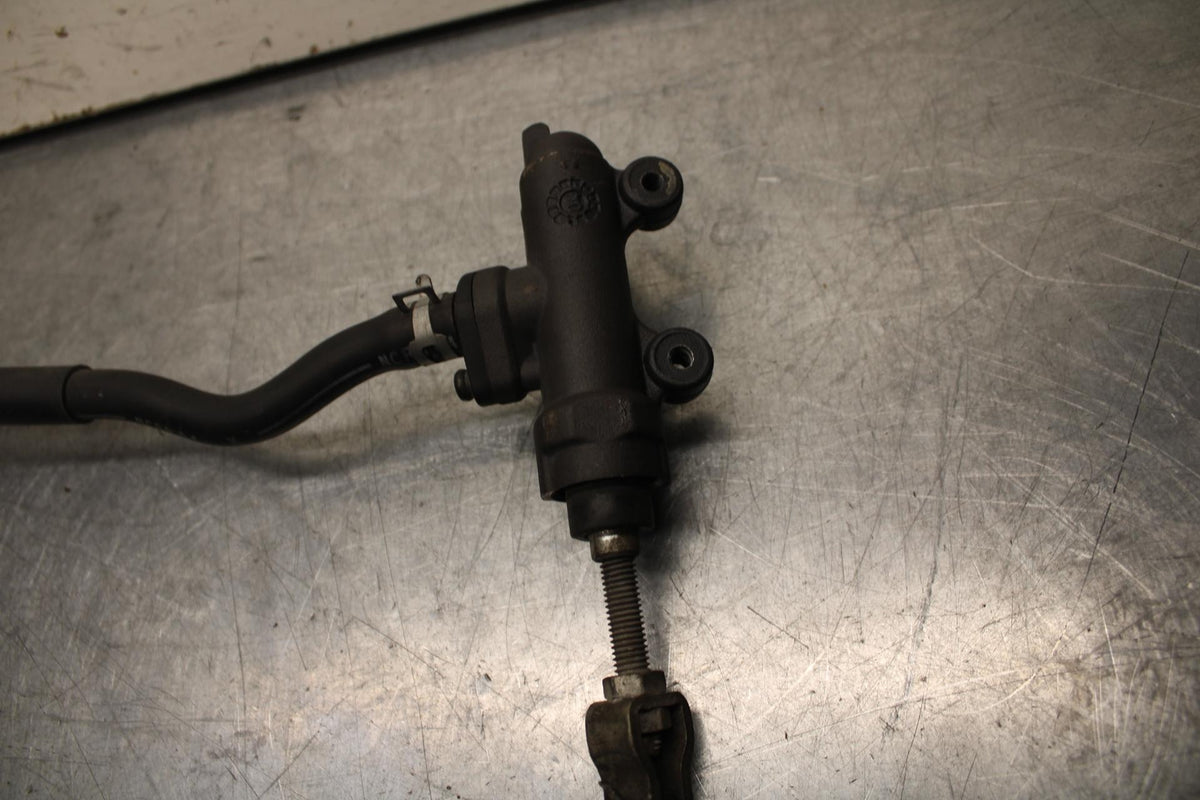 04-09 SUZUKI GS 500 FH GS500F REAR BACK BRAKE MASTER CYLINDER W RESERVOIR BB97