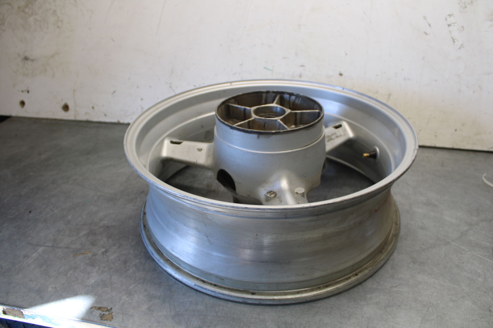 03-05 SUZUKI SV1000 REAR WHEEL BACK RIM BB405