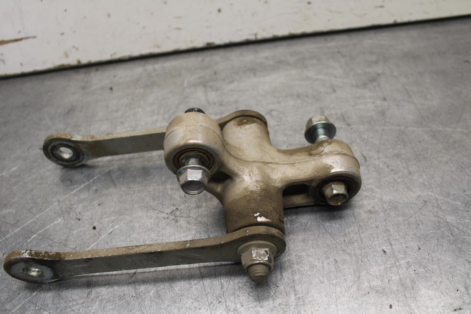2013 Suzuki Boulevard C50T REAR BACK SHOCK ABSORBER LINKAGE DOGBONE BB625