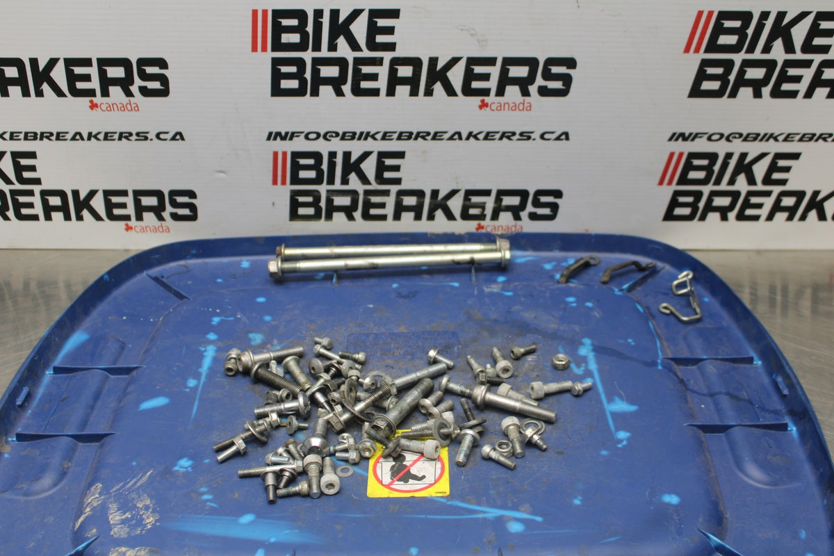 09 SUZUKI GSXR1000 MOUNTING BOLTS HARDWARE MOTOR SCREWS BB777