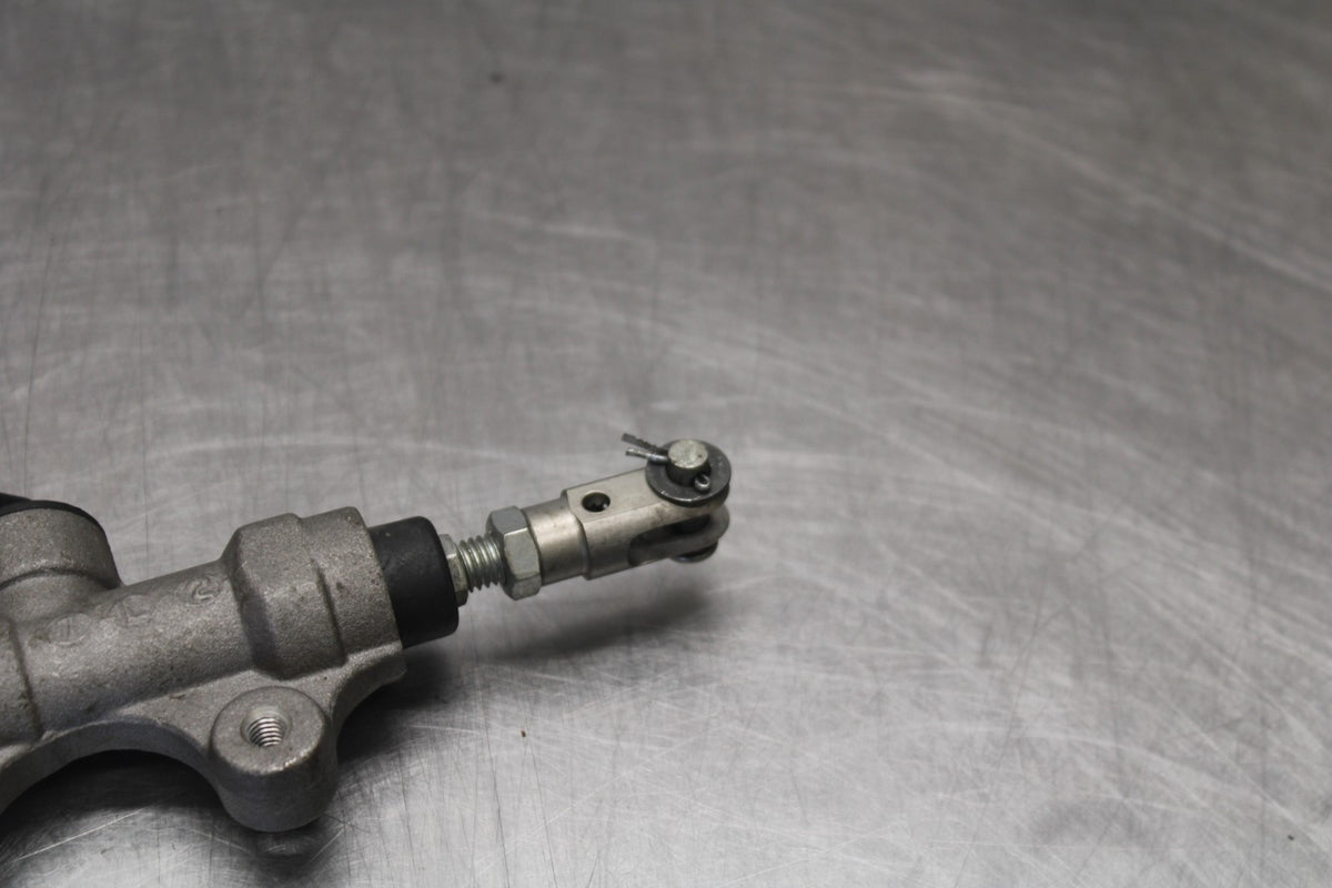 08-16 YAMAHA YZF R6 REAR BACK BRAKE MASTER CYLINDER W RESERVOIR BB929