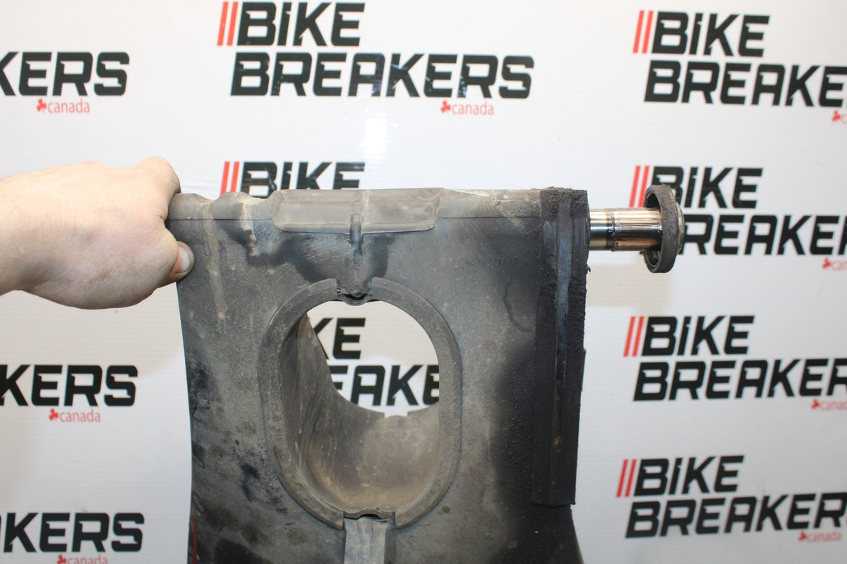 05 YAMAHA YZF R6 REAR SWINGARM BACK SUSPENSION SWING ARM BB858
