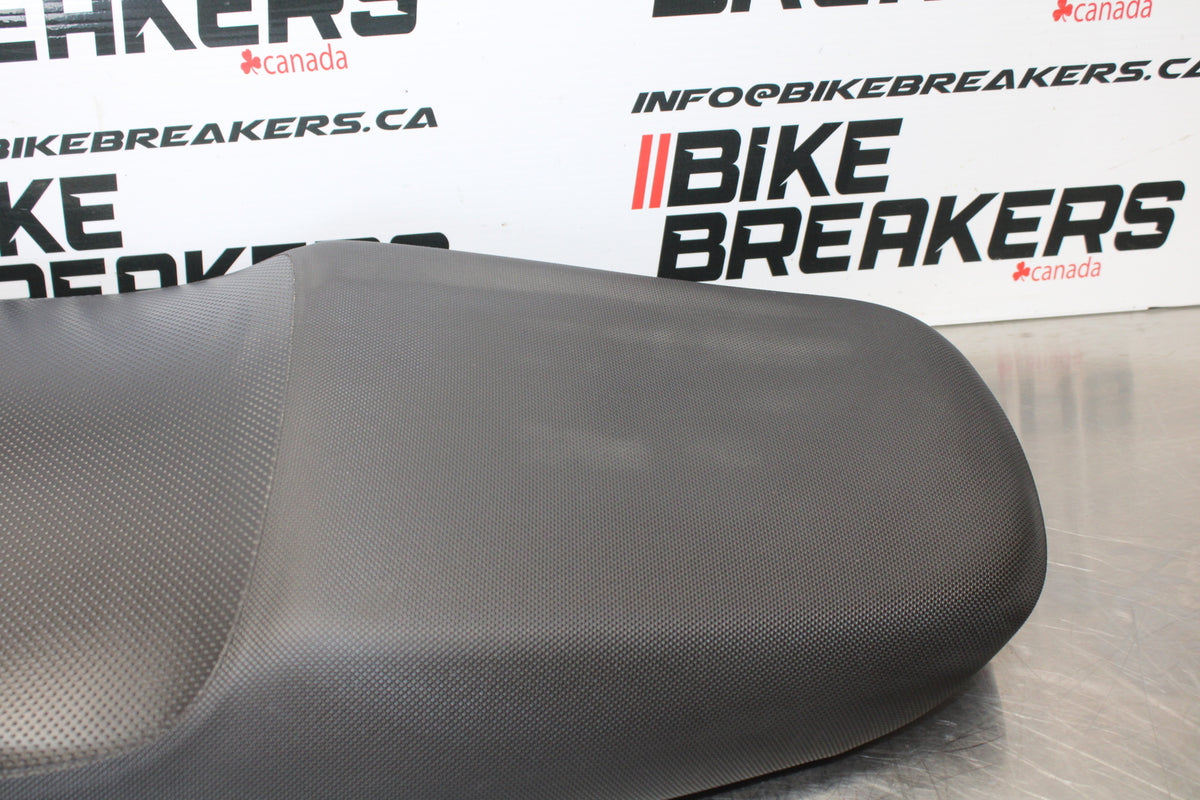 04-09 SUZUKI GS500F FRONT REAR SEAT SADDLE BB165