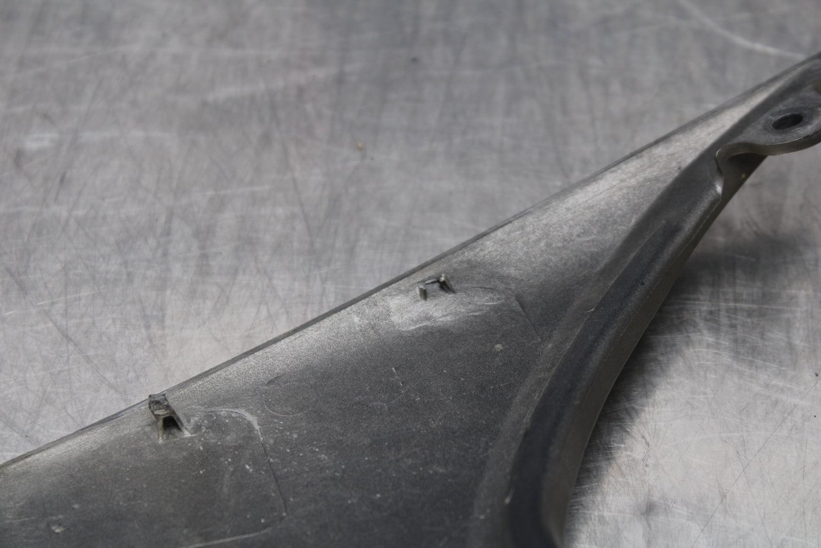 04-05 KAWASAKI NINJA ZX10R CENTER REAR BACK TAIL FAIRING COVER TRIM COWL BB163