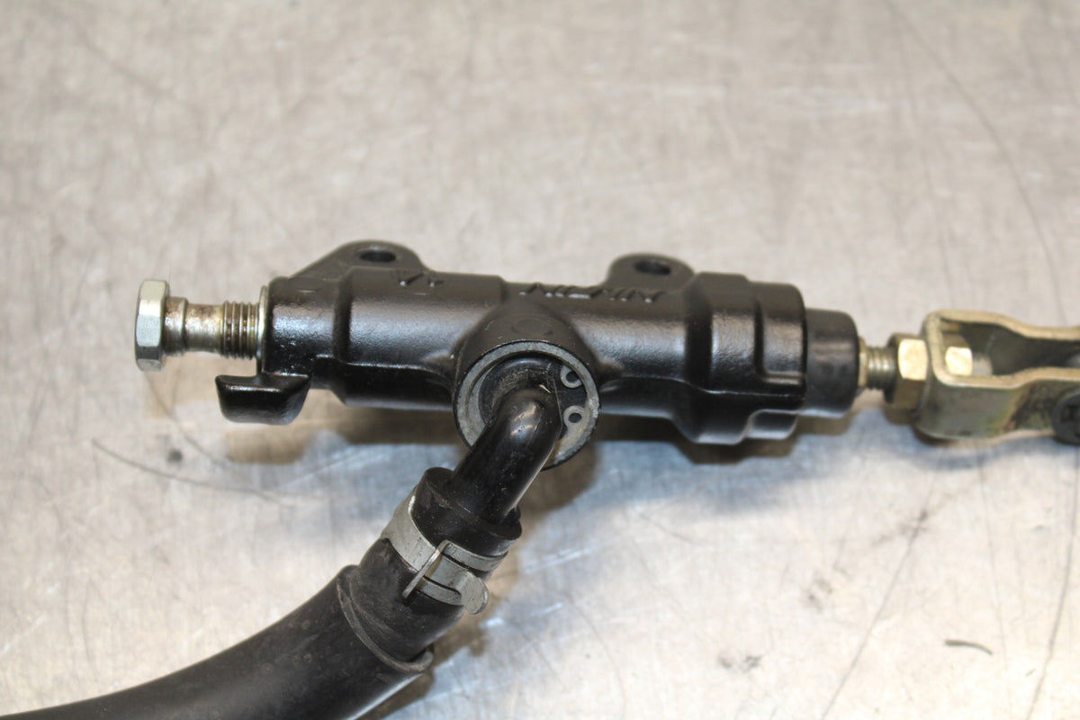 03-04 TRIUMPH DAYTONA 600 REAR BACK BRAKE MASTER CYLINDER W RESERVOIR BB745