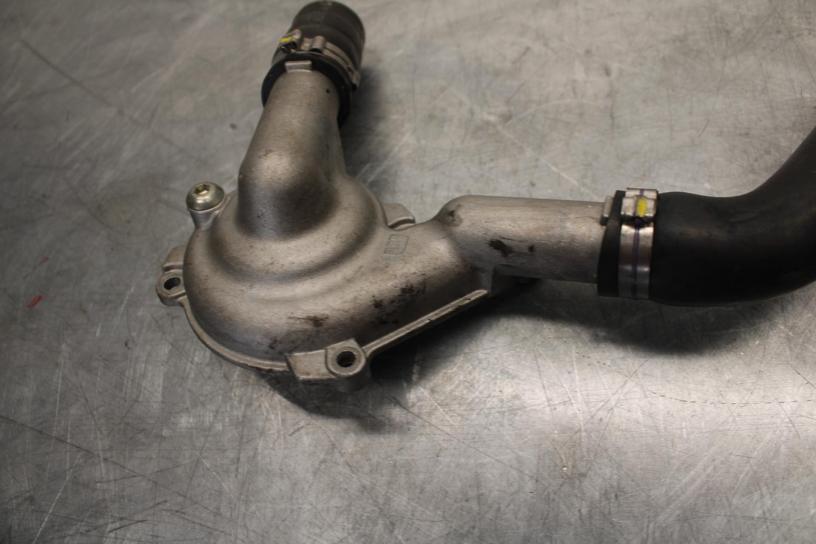 2010 Aprilia RSV1000R ENGINE WATER COOLANT PUMP COVER BB513