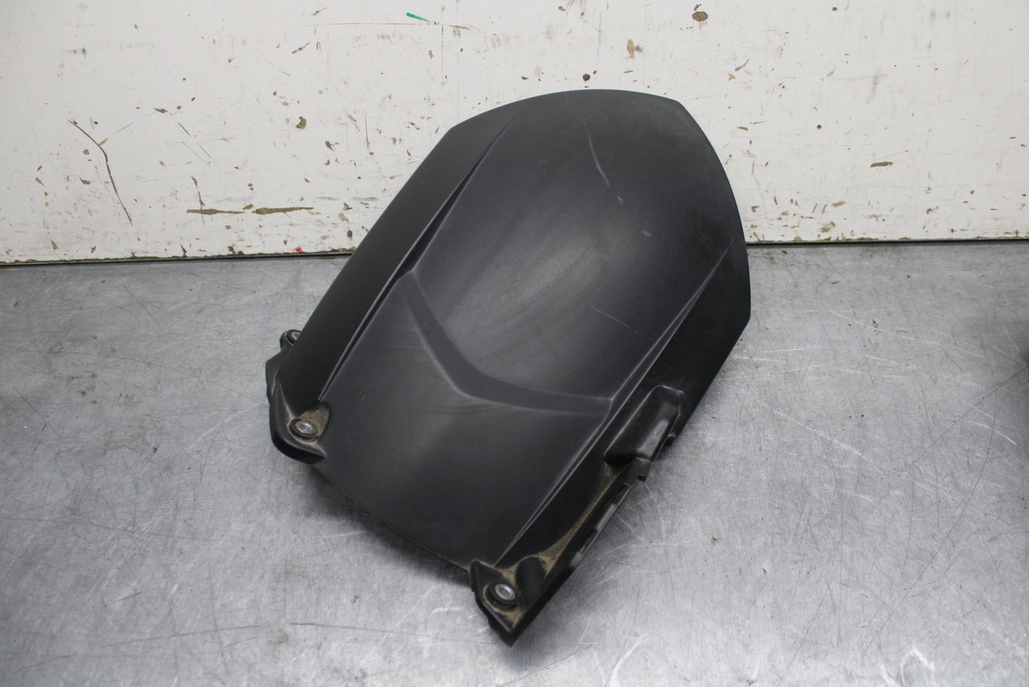 07-08 YAMAHA YZF R1 REAR BACK WHEEL TIRE HUGGER FENDER BB724
