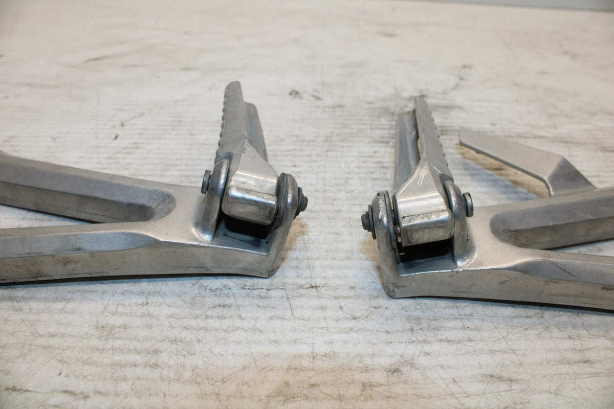 05-06 HONDA CBR600RR REAR BACK PASSENGER PEG SET PAIR BB307