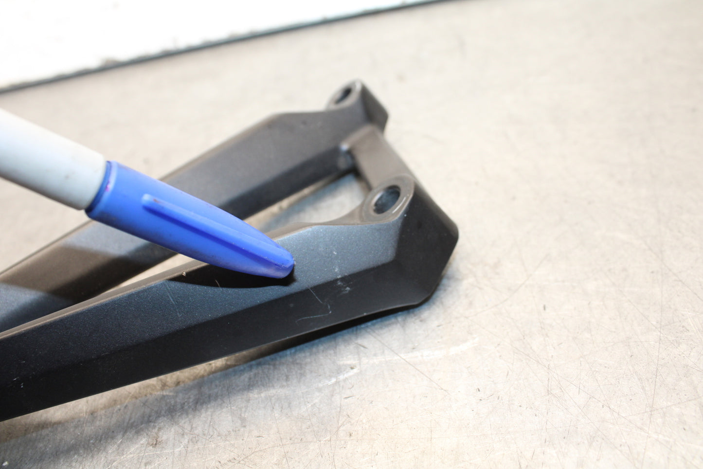 15-17 YAMAHA YZF R3 RIGHT REAR BACK PASSENGER PEG BB651