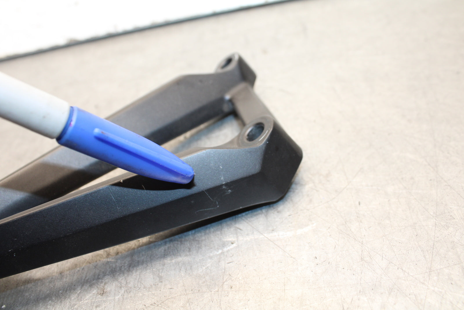 15-17 YAMAHA YZF R3 RIGHT REAR BACK PASSENGER PEG BB651