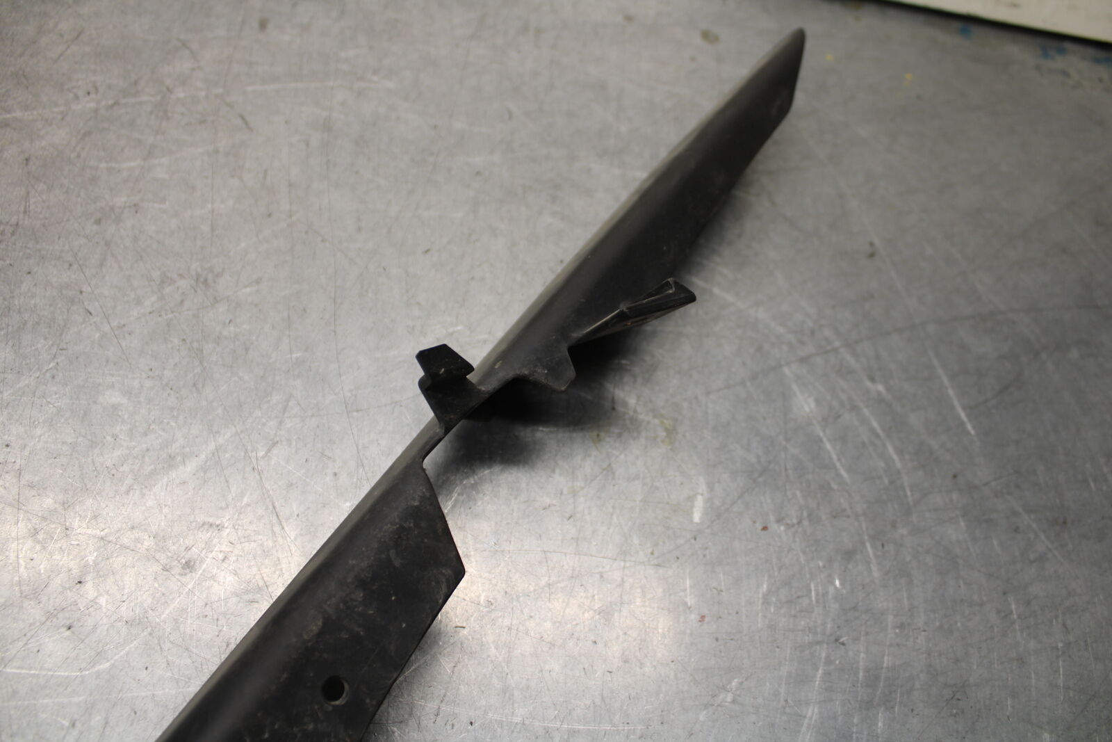 16 KAWASAKI NINJA ZX10R REAR BACK DRIVE CHAIN GUARD SHIELD 36014-0062  BB650