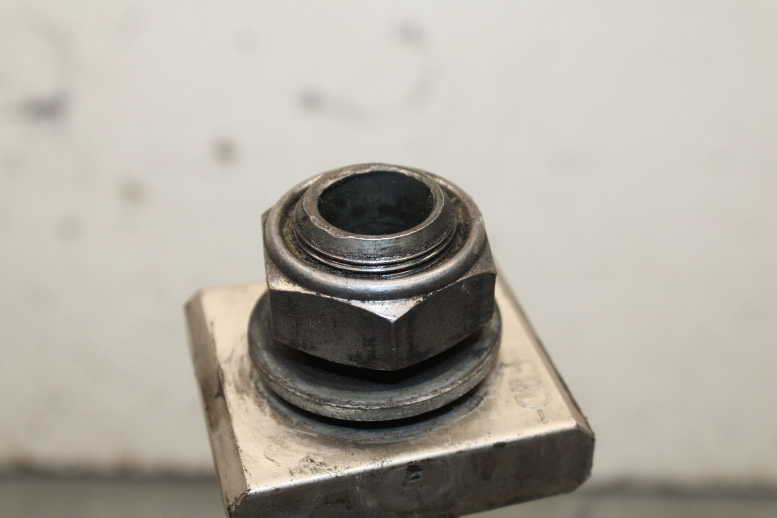 07-08 YAMAHA YZF R1 REAR AXLE BACK WHEEL RIM PIVOT BOLT AXEL BB724