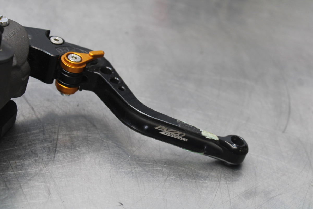 11-26 SUZUKI GSXR750 FRONT BRAKE MASTER CYLINDER w/ LEVER BB900