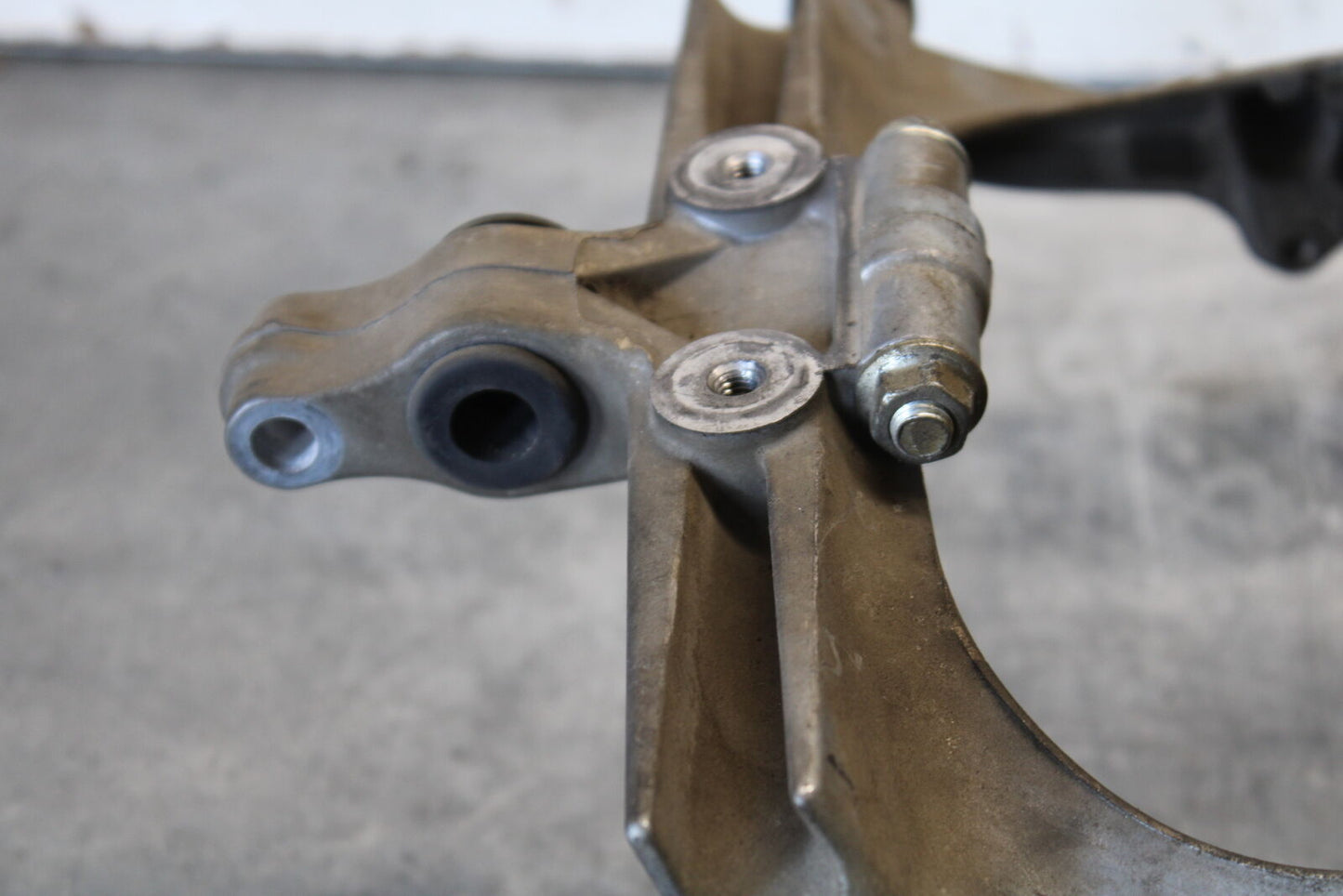 03-04 HONDA CBR600RR REAR SUBFRAME BACK SUB FRAME 50200-MEE-000 BB661