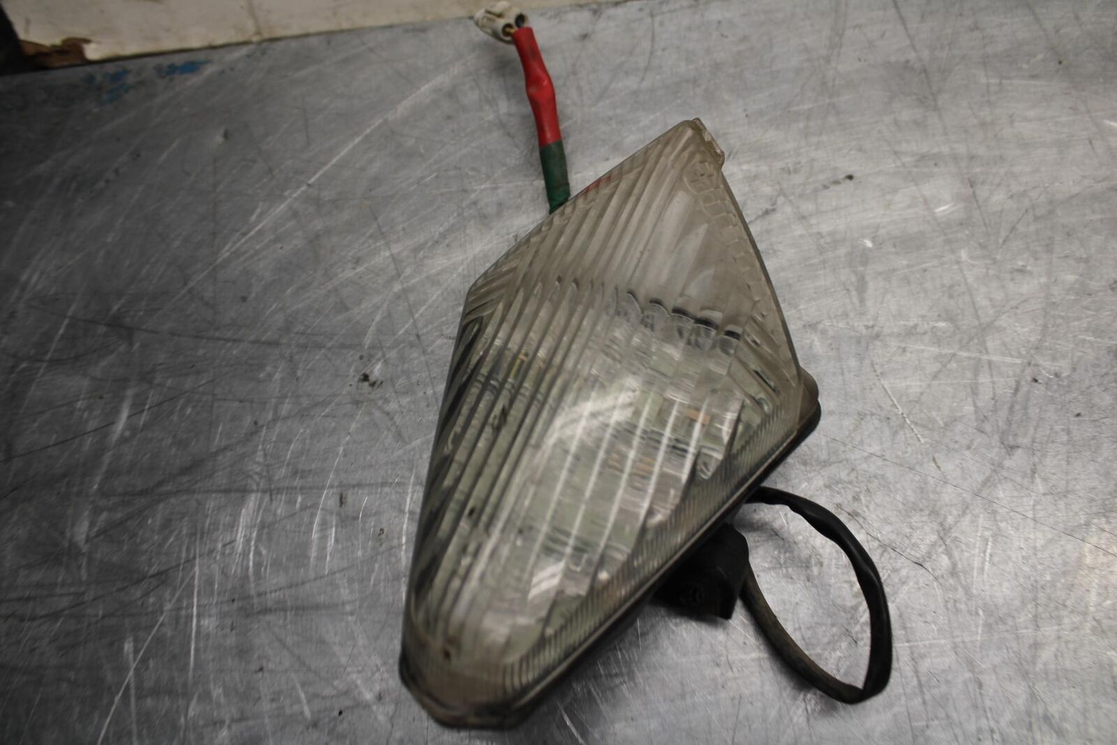  07-08 YAMAHA YZF R1 REAR TAIL TAILLIGHT BACK BRAKE LIGHT 4C8-84710-10-00 BB483