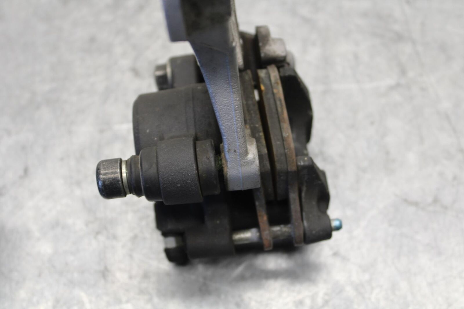 2015 Yamaha FZ09 REAR BACK BRAKE CALIPER W MOUNT BRACKET BB54