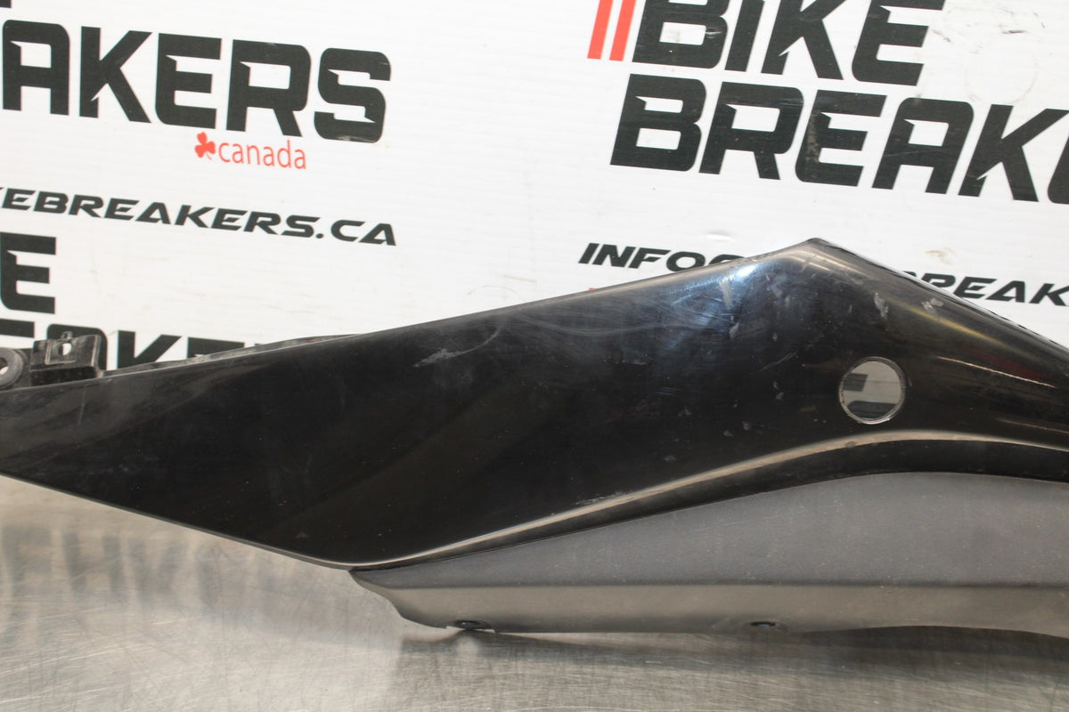 23 YAMAHA YZF R3 LEFT REAR BACK TAIL FAIRING COWL SHROUD BB806